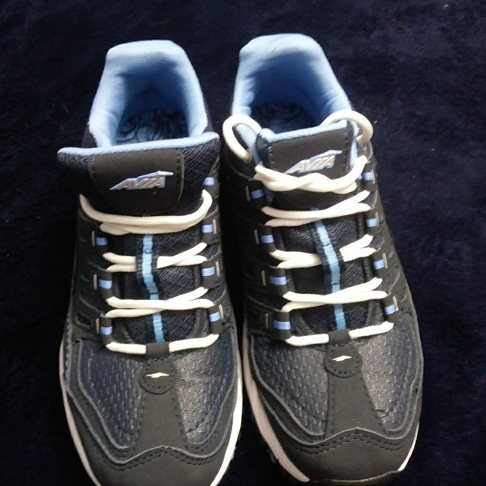 Avia tennis shoes
